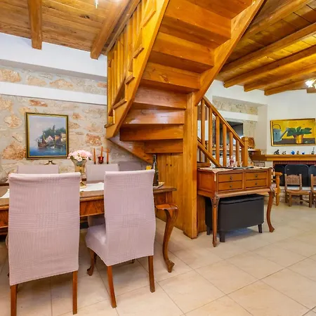 House Kalitsa كاساندريا
