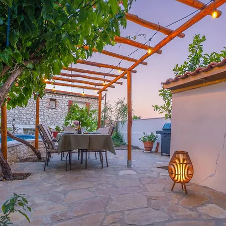 فيلة House Kalitsa *